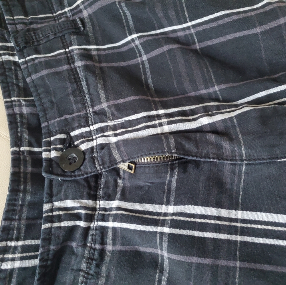 Shorts - Picture 3 of 5